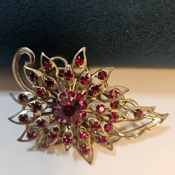 Gold Tone Leaf Shape Red Rhinestone Brooch Floral Flower Pin Unmarked - Picture 1 of 11